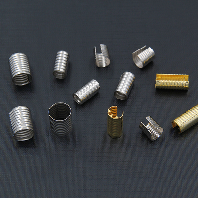 廠家直銷五金產(chǎn)品 鐵板扣、鐵線扣、扭扣、織帶與拉力器現(xiàn)貨供應